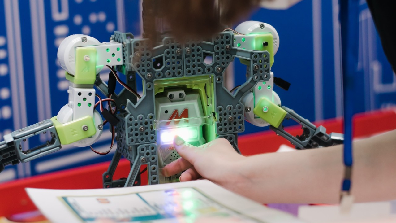 Empieza a usar la inteligencia artificial en la educaci&oacute;n